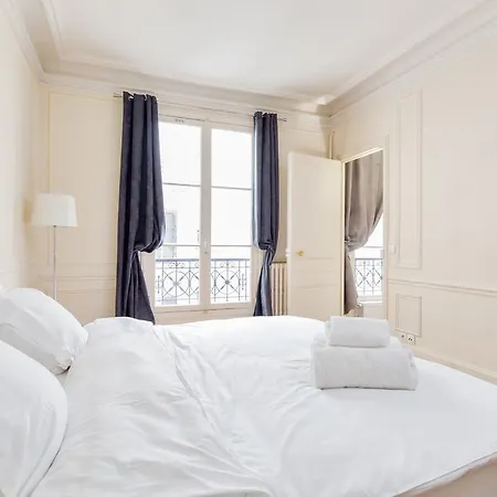 Private - Arc De Triomphe - Champs Elysees Apartment *